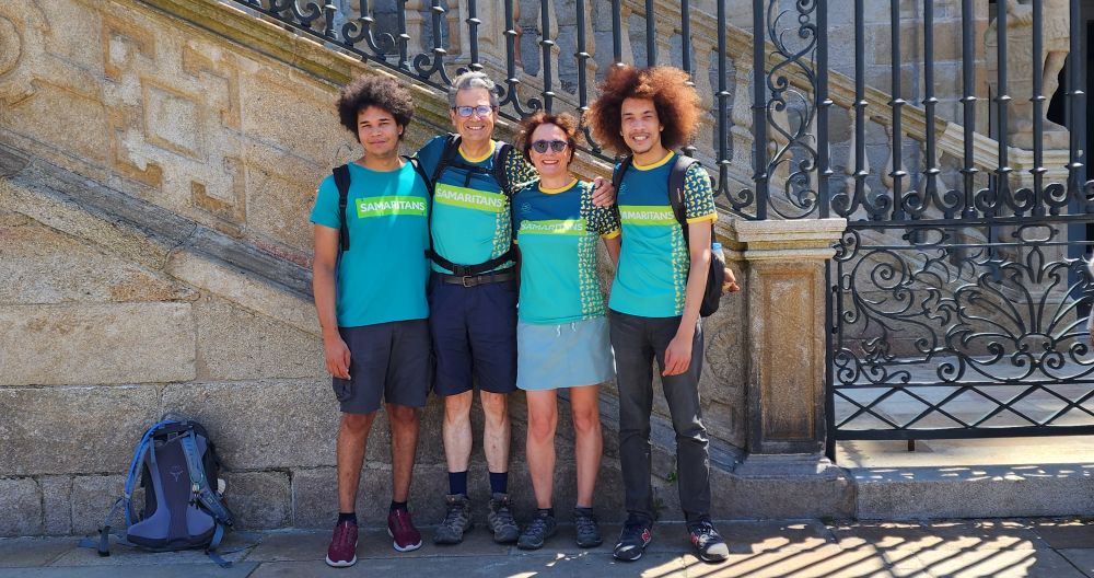Personas del Samaritans Charity Challenge en el Camino de Santiago